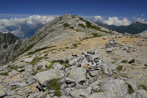 別山南峰より 別山南峰から見る別山北峰（山頂)8/4