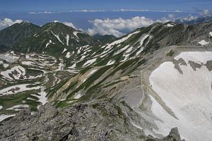 富山県立山町　富士ノ折立より　手前右・真砂岳、左手眼下・雷鳥沢、その後方・奥大日岳と大日岳8/4