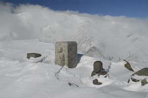 白馬村　遠見尾根　去り行く嵐と石仏2/4