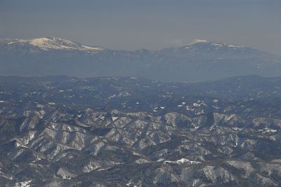 白馬村　遠見尾根　右・浅間山　左・根子岳と四阿山2/3