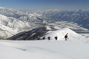 白馬村　遠見尾根　山スキーのグループ2/3