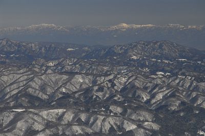 白馬村　遠見尾根　中央奥が横手山　左奥が岩菅山2/3