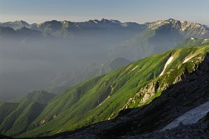 富山県立山町　一ノ越への登りより　北アルプス名峰群8/4