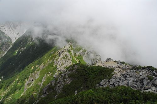 二峰北峰からの下り　一峰8/20