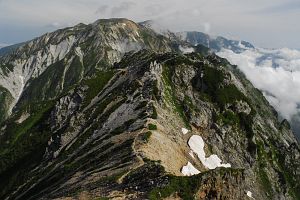 不帰嶮縦走路より　迫る不帰嶮三峰8/20