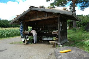 開田村　農産物無人直売所　2005　8/19-1