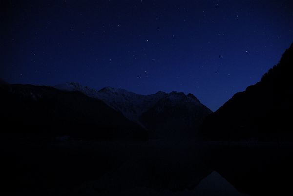 上高地　大正池　星空と穂高連峰1/22