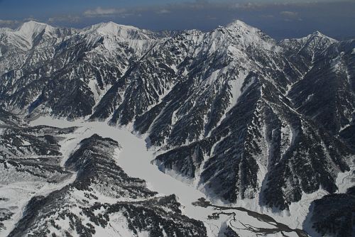 ヌクイ谷上空より　黒部ダムと後立山連峰2/20