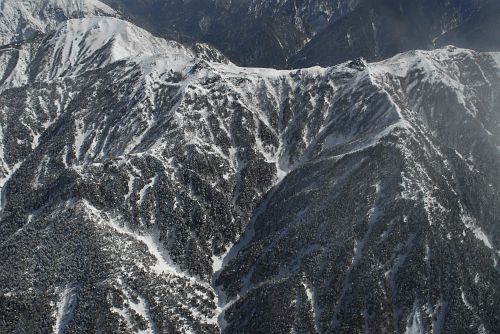 東沢谷入口部上空より　左が南沢岳・右が烏帽子岳2/20