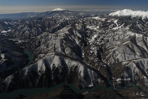 右奥・乗鞍岳、中央奥・御嶽山2/26