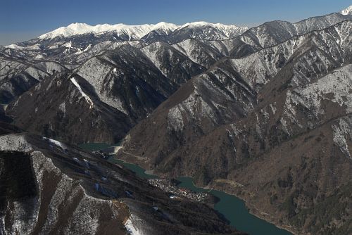 稲核の集落と乗鞍岳2/26