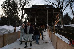 浦佐毘沙門堂の山門