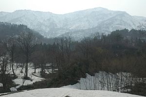 残雪の青田難波山