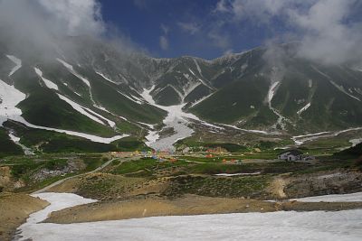 富山県立山町　雷鳥沢にて　雷鳥沢野営場と立山連峰8/3