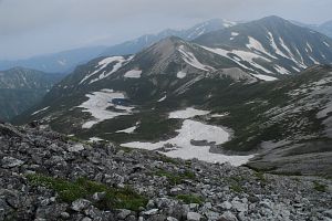 朝日町　白馬岳北面　中央・鉢ヶ岳、右奥・雪倉岳7/23