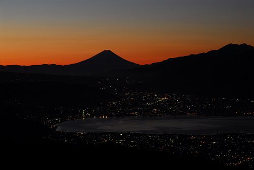 塩尻市　高ボッチ高原　早朝の諏訪湖と富士山11/13-1