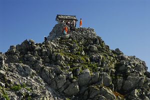 富山県立山町　立山雄山山頂より　山頂の雄山神社8/4